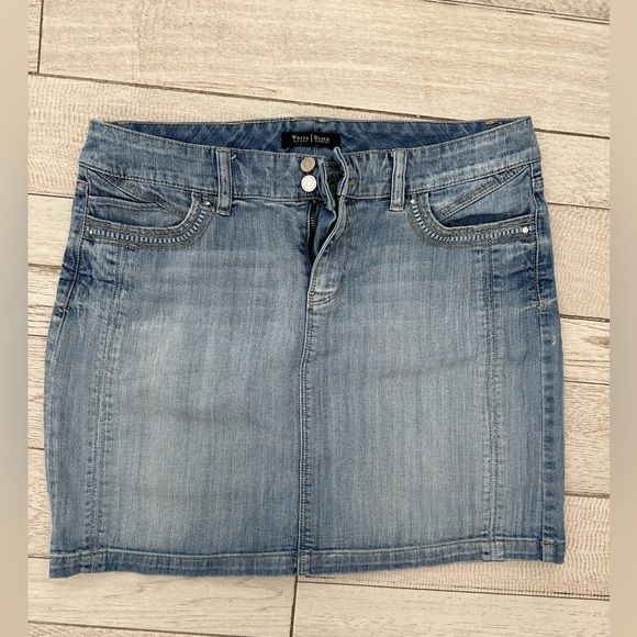 White House Black‎ Market Denim Skirt - Picture 2 of 6